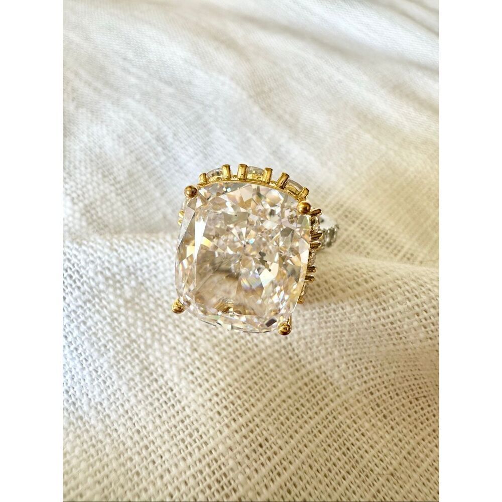 Gorgeous super sparkly cubic zirconia elongated cushion cut adjustable ring gold - Picture 12 of 12